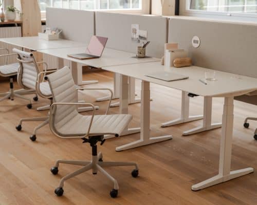 EAMES ALUMINIUM CHAIR EA 117<br /> Vitra